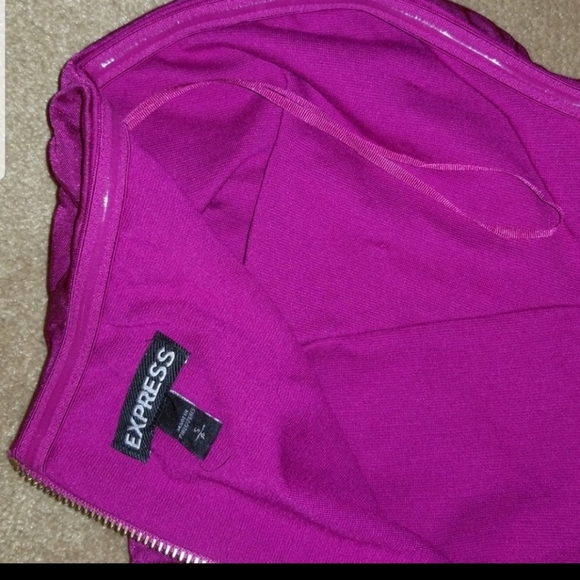 Express Ruched Strapless Top - Picture 3 of 7